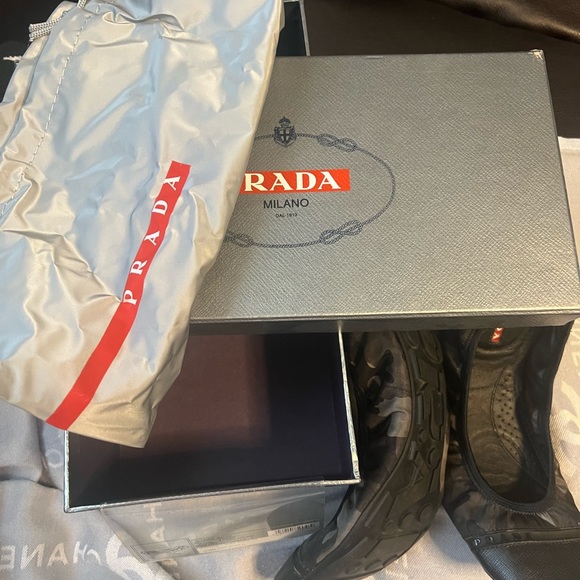 Prada - Picture 3 of 4